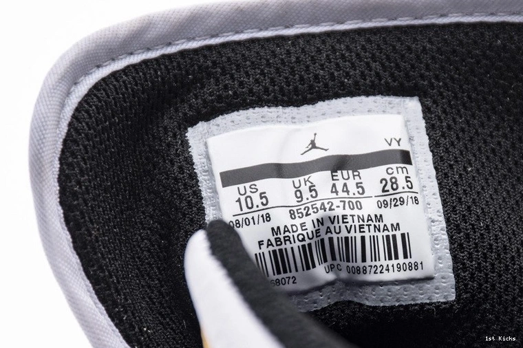 Lakers 1 Mid  air 852542-700 SE Jordan 0917